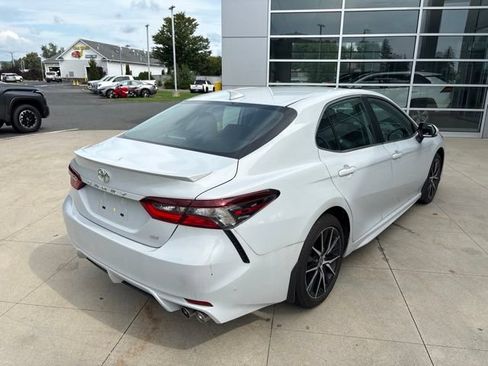 Used 2024 Toyota Camry SE w/ Cold Weather Package FWD image 7