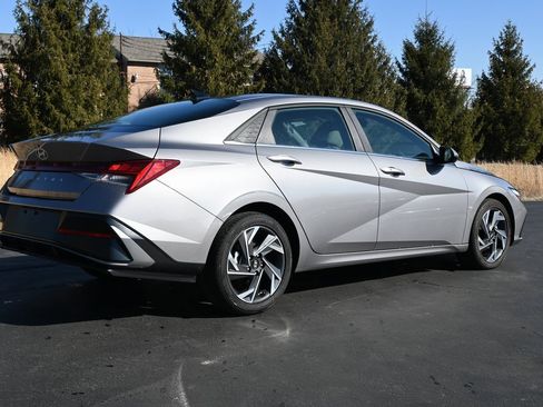 Used 2024 Hyundai Elantra SEL w/ Convenience Package image 8