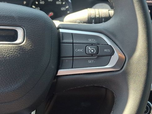 Used 2024 Jeep Compass Latitude AWD/4WD image 17