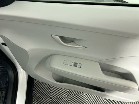 Used 2024 Hyundai Kona SEL FWD image 29
