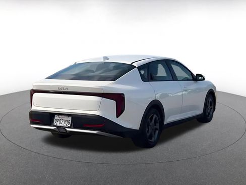 Used 2025 Kia K4 LXS image 12