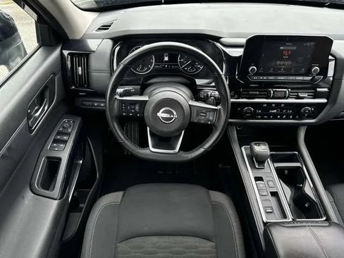 Used 2025 Nissan Pathfinder SV FWD image 16