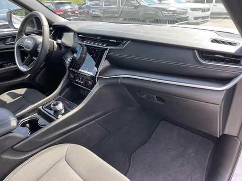 Used 2025 Jeep Grand Cherokee L Laredo w/ Luxury Tech Group I AWD/4WD image 26