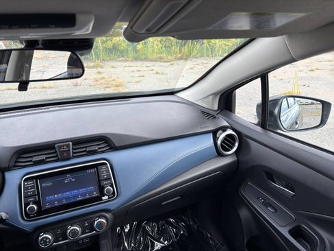 Used 2025 Nissan Versa SV FWD image 30