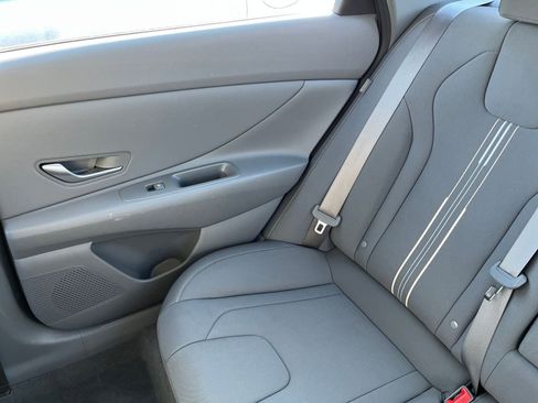 Used 2025 Hyundai Elantra SEL image 39