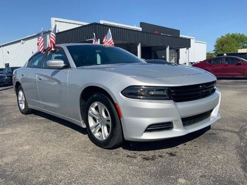 Used 2021 Dodge Charger SXT w/ Leather Interior Group RWD image 4