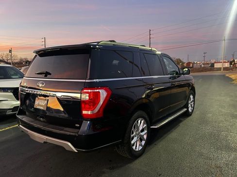 Used 2021 Ford Expedition XLT image 3