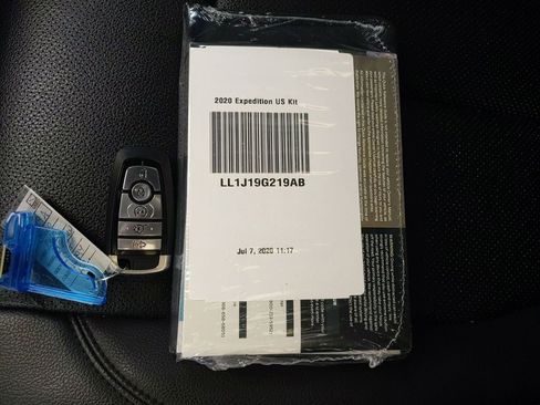 Used 2020 Ford Expedition XLT w/ Equipment Group 202A AWD/4WD image 34