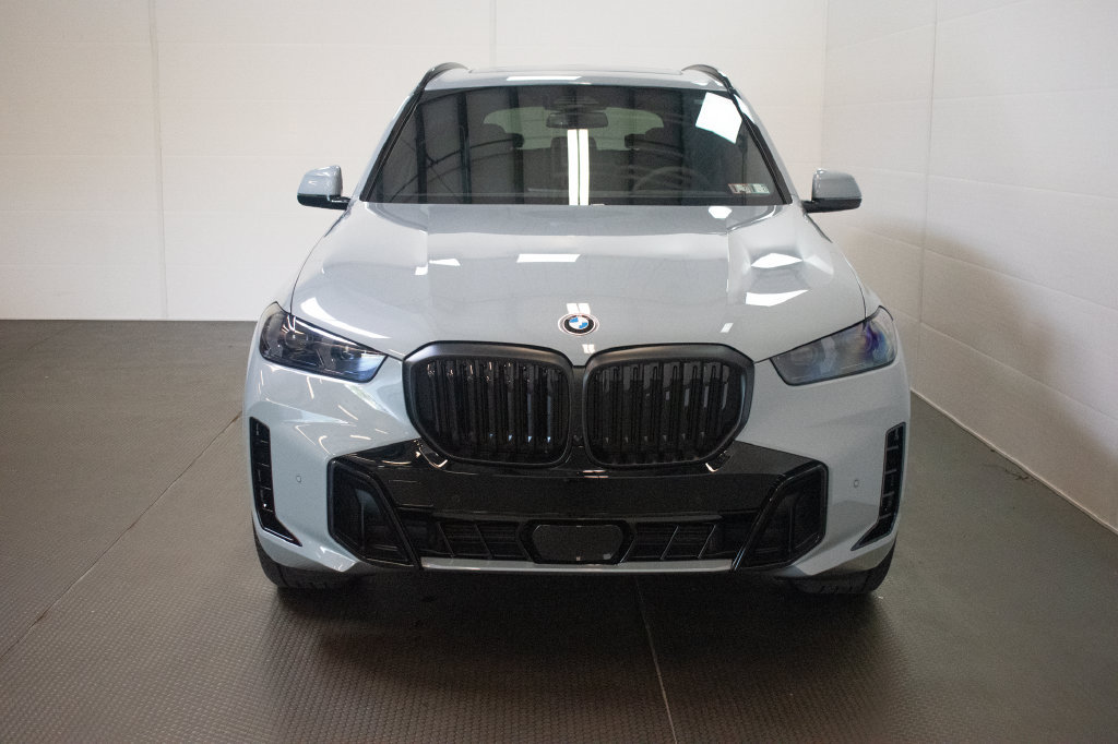 New 2026 BMW X5 xDrive40i w/ M Sport Package AWD/4WD image 2