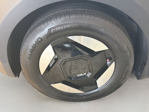 Used 2024 Kia EV9 Wind AWD/4WD image 11