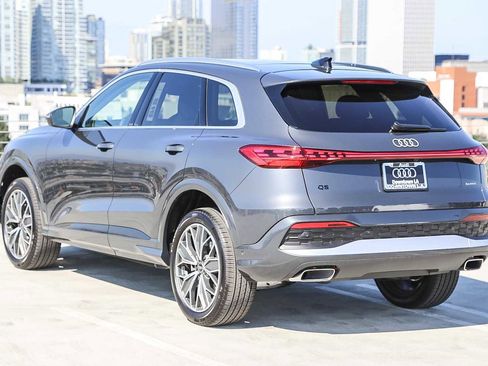 Used 2025 Audi Q5 Premium w/ Premium Plus AWD/4WD image 6