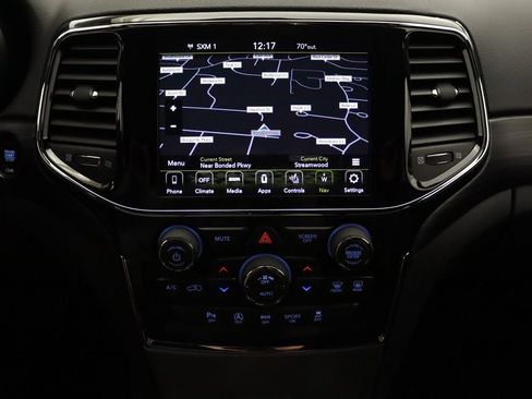 Used 2021 Jeep Grand Cherokee Laredo X AWD/4WD image 18