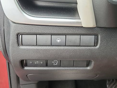 Used 2023 Nissan Rogue SV FWD image 19