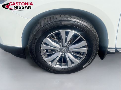 Used 2020 Nissan Pathfinder S image 40