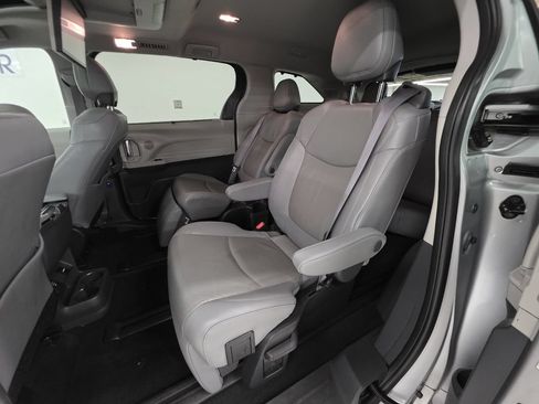 Used 2022 Toyota Sienna Limited AWD/4WD image 27