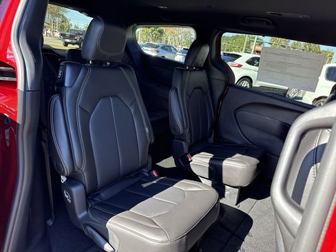New 2026 Chrysler Pacifica Select image 24