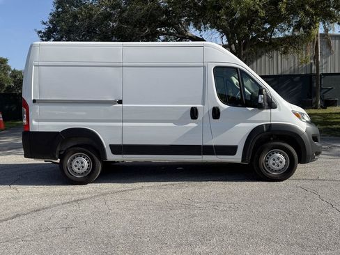Used 2025 RAM ProMaster 2500 w/ Safety Group FWD image 4