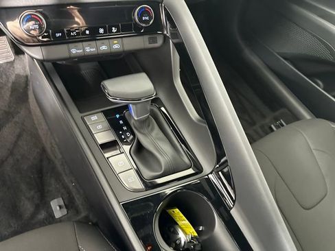 Certified 2025 Hyundai Elantra SEL image 19