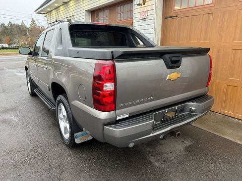 Used 2012 Chevrolet Avalanche LT image 5