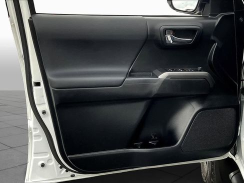 Used 2022 Toyota Tacoma TRD Sport image 19