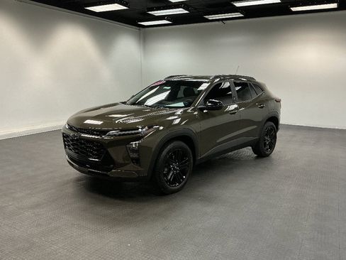 Used 2024 Chevrolet Trax ACTIV w/ Sunroof Package FWD image 1