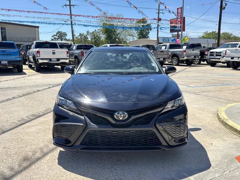 Used 2023 Toyota Camry SE FWD image 2