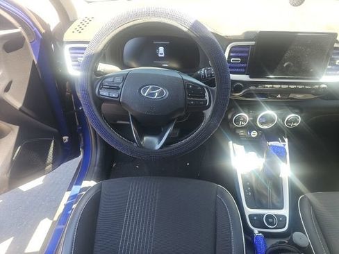 Used 2024 Hyundai Venue Limited FWD image 9