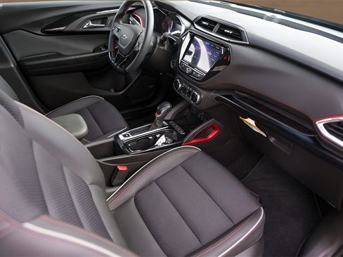 Used 2021 Chevrolet TrailBlazer RS w/ Technology Package image 30