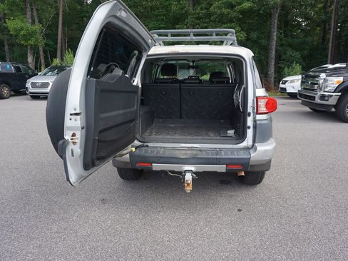 Used 2007 Toyota FJ Cruiser 2WD image 9