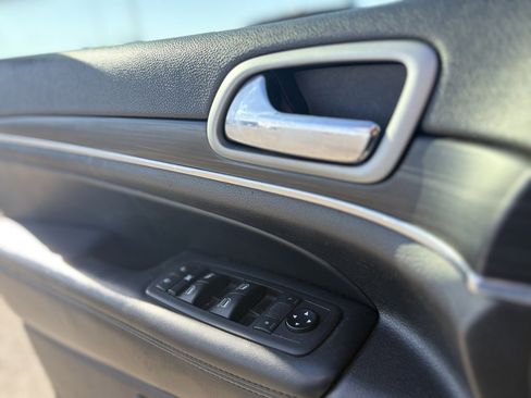 Used 2021 Jeep Grand Cherokee Limited w/ Luxury Group II image 17