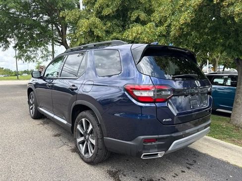 Used 2025 Honda Pilot Touring image 5