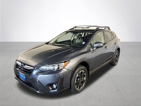 Used 2022 Subaru Crosstrek 2.0i Premium w/ Moonroof Package image 2