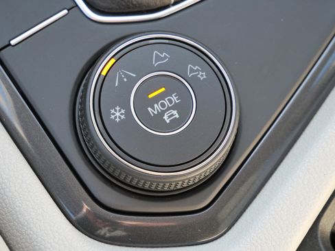 Certified 2024 Volkswagen Tiguan SE AWD/4WD image 28