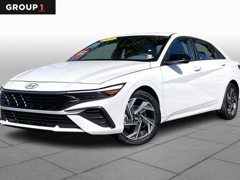 Used 2025 Hyundai Elantra Sport image 1