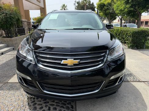 Used 2016 Chevrolet Traverse LT FWD image 2