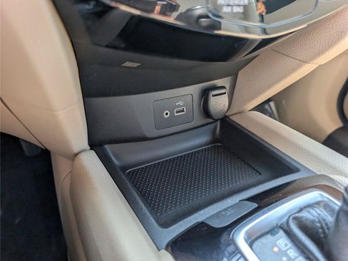Used 2018 Nissan Rogue SV AWD/4WD image 25