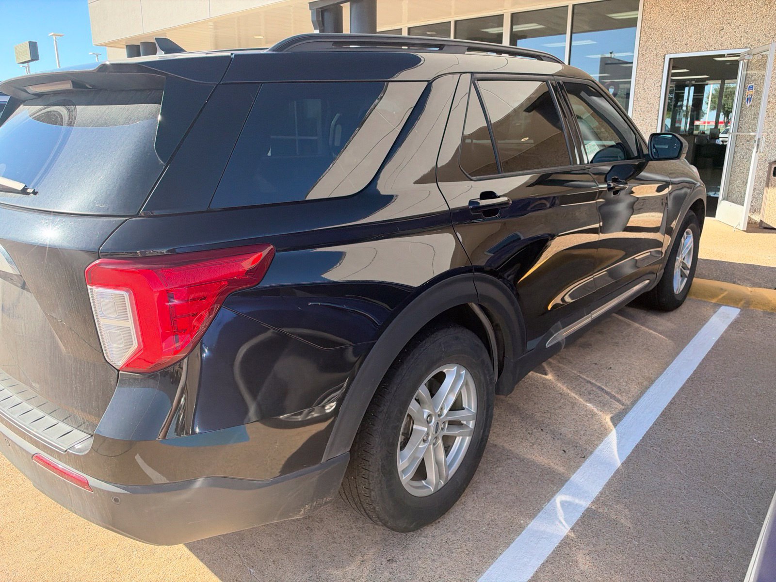 Used 2023 Ford Explorer XLT RWD image 8
