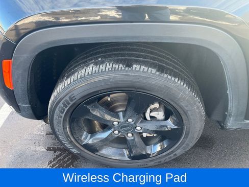 Used 2023 Jeep Grand Cherokee L Laredo image 29