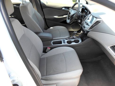 Used 2018 Chevrolet Cruze LS FWD image 21