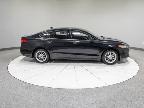 Used 2020 Ford Fusion SE FWD image 6