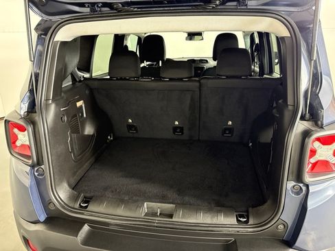 Used 2023 Jeep Renegade Latitude AWD/4WD image 17