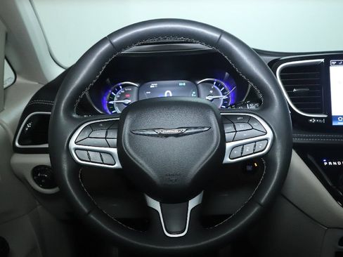 Used 2024 Chrysler Pacifica Limited FWD image 21