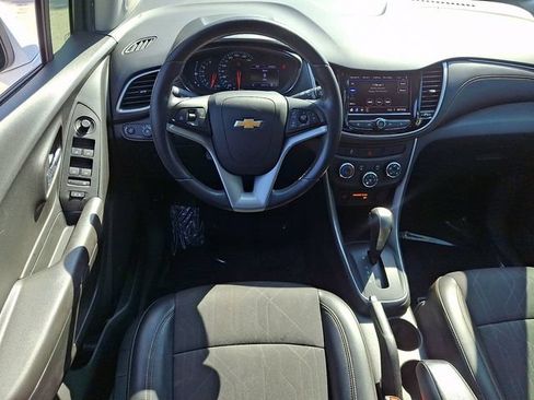 Used 2020 Chevrolet Trax LT w/ LT Convenience Package FWD image 13