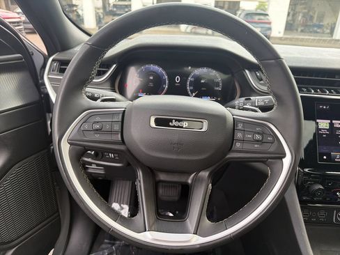 Used 2023 Jeep Grand Cherokee Altitude AWD/4WD image 21