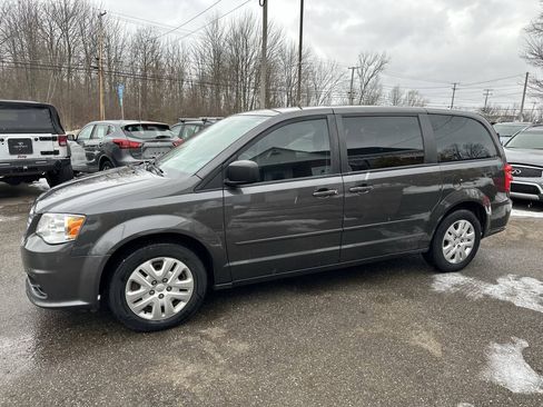 Used 2017 Dodge Grand Caravan SE w/ Power Window Group FWD image 3