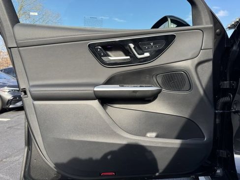 Used 2025 Mercedes-Benz GLC 300 4MATIC image 19