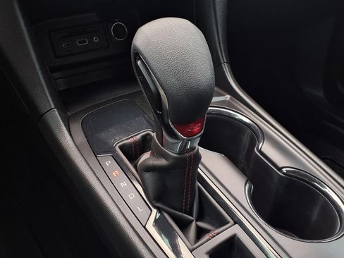 Used 2024 Chevrolet Equinox RS w/ RS Leather Package FWD image 8