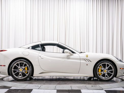 Used 2014 Ferrari California image 15