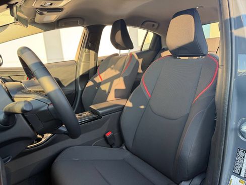 Used 2024 Toyota Prius Prime FWD image 11