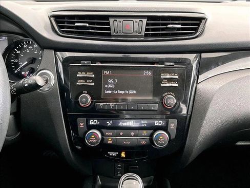 Used 2018 Nissan Rogue Sport SV FWD image 24